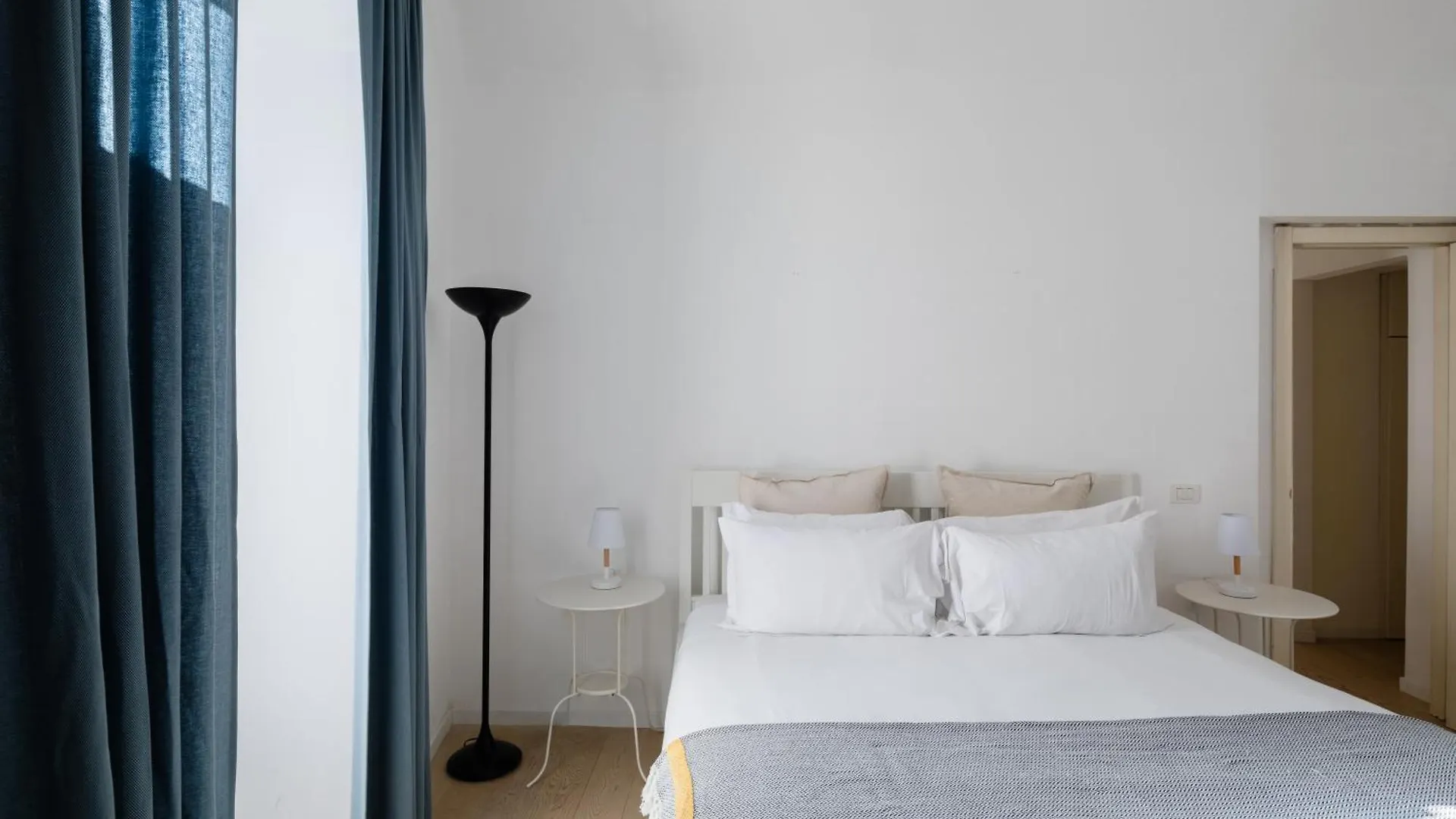 2 Bedrooms Flat Near The Colosseum Rome Apartment