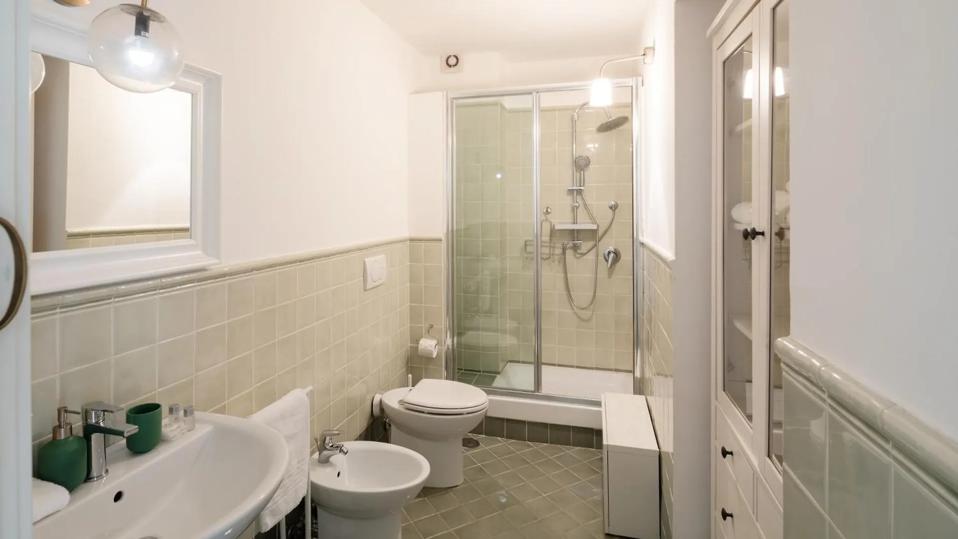 2 Bedrooms Flat Near The Colosseum Rome Apartment