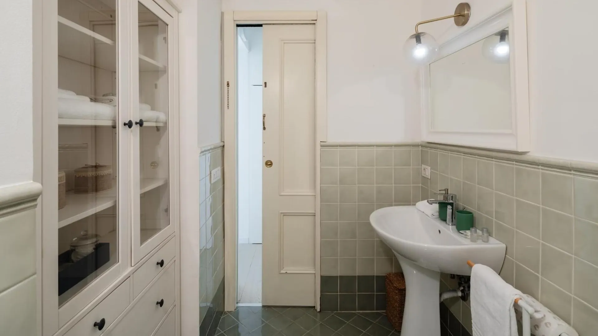 2 Bedrooms Flat Near The Colosseum Rome