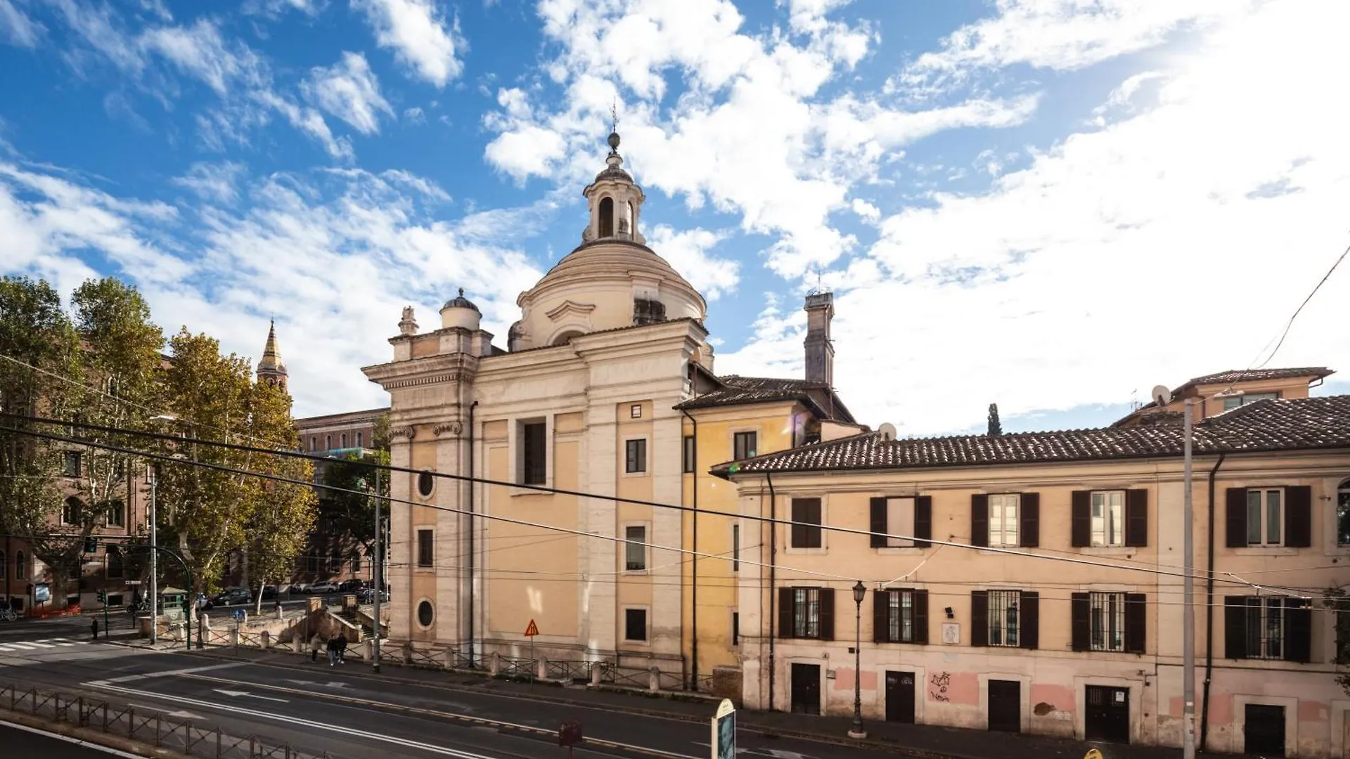 2 Bedrooms Flat Near The Colosseum Rome Apartment