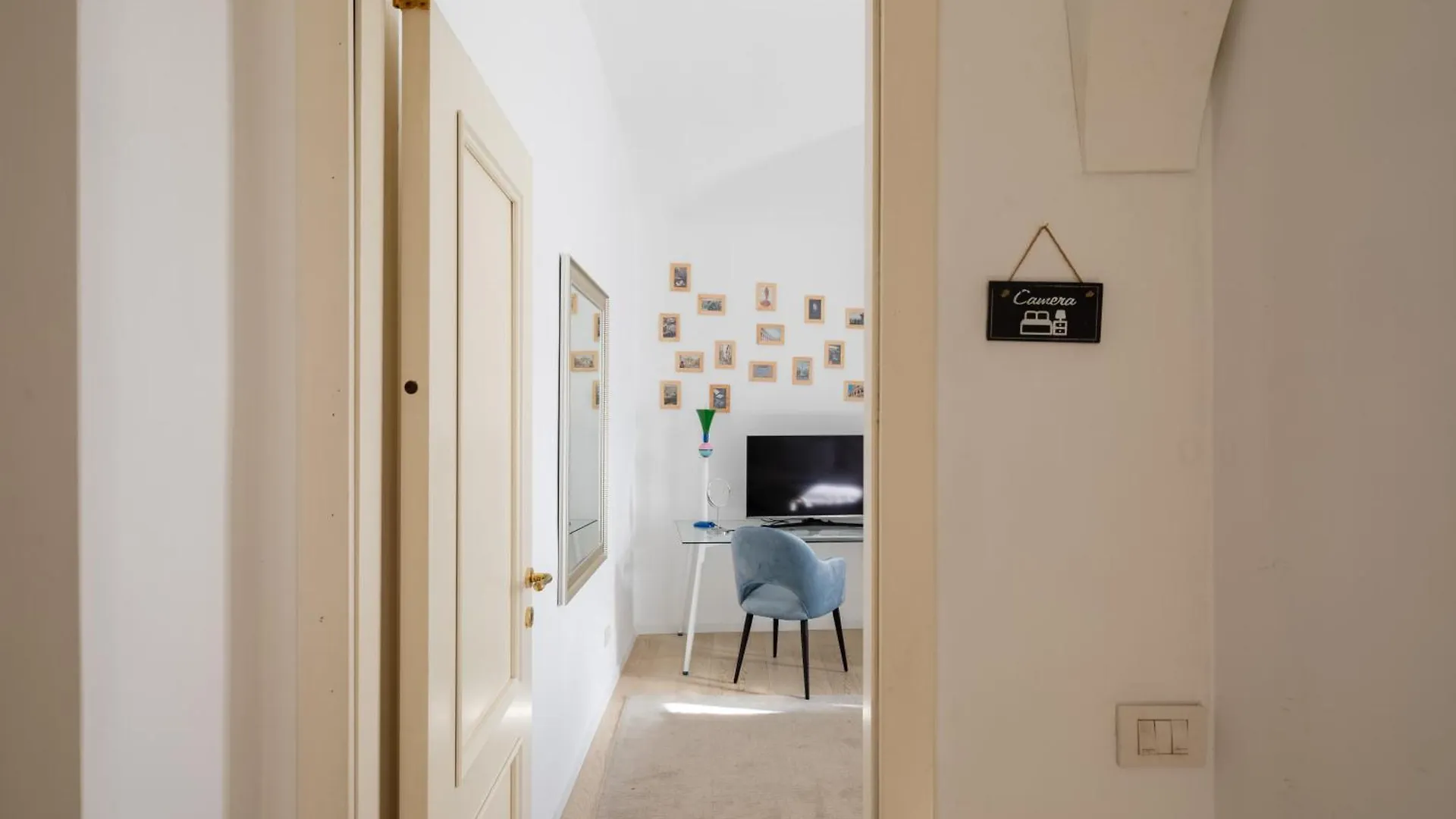 2 Bedrooms Flat Near The Colosseum Rome 0*,  Italy